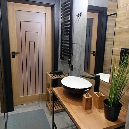 Apartman Poniatowskiego 8 *