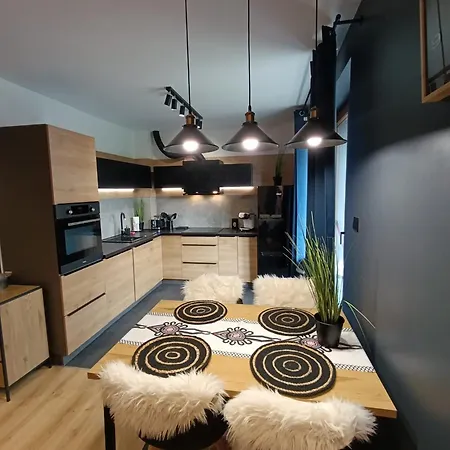 Apartman Poniatowskiego 8 *